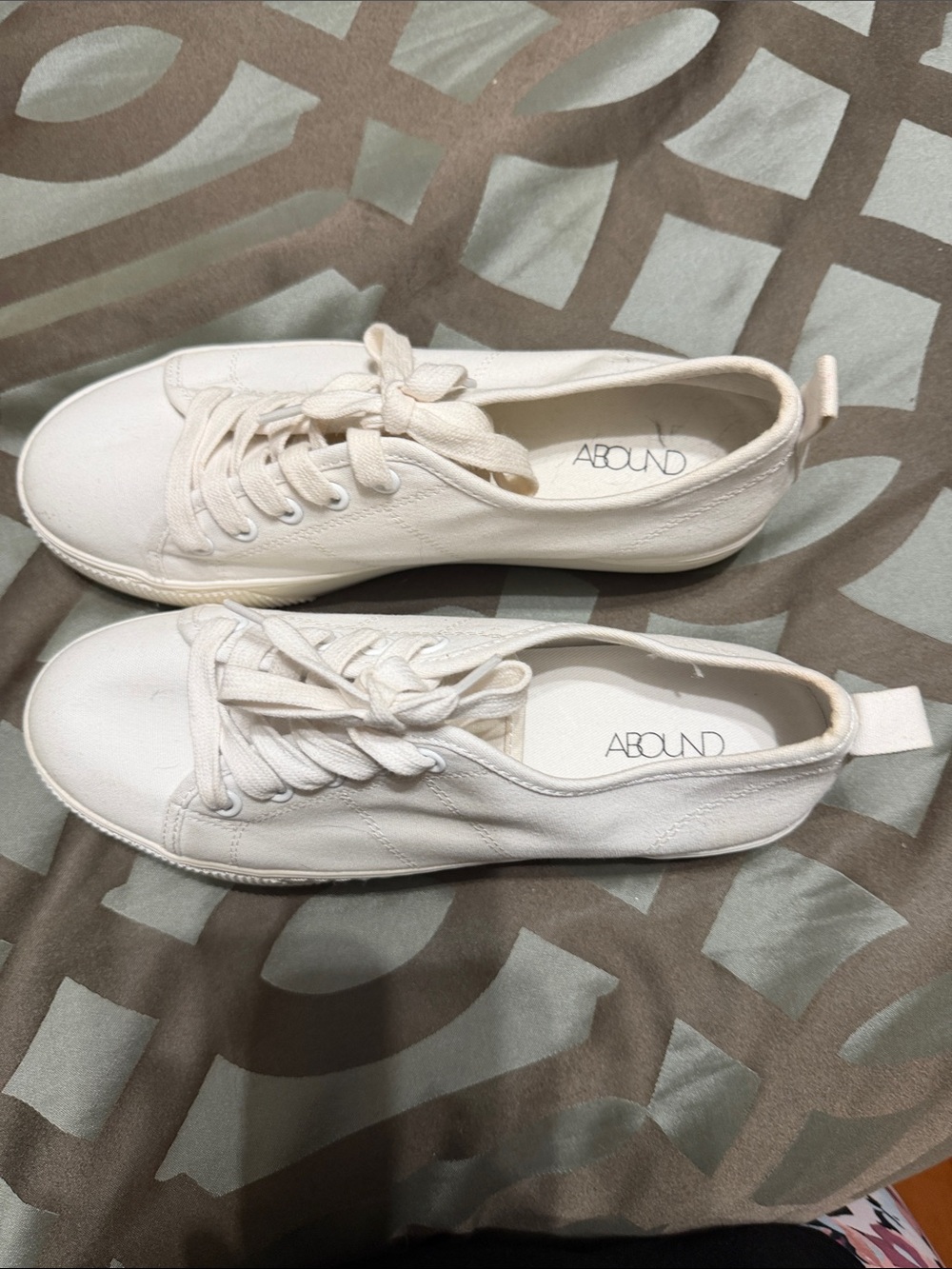 Abound Women’s White Canvas Lace-Up Sneakers